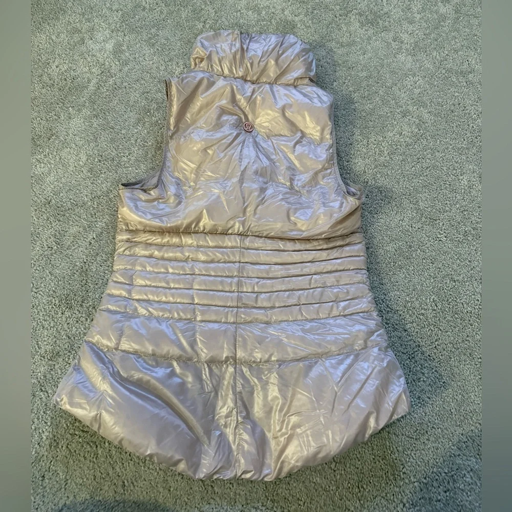 2013 Lululemon Fluffin’ Awesome Vest Rose Gold Size 6 Ultra Rare Goose Down Vest